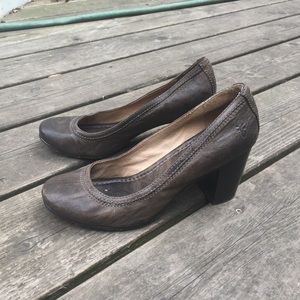 Frye Women’s Carson pumps, brown leather